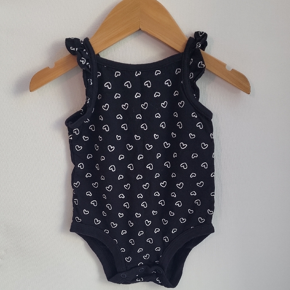6m EUC Carter's Black and White Heart Bodysuit